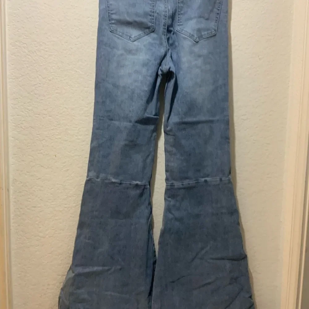 Wish List Jeans Flare Women’s Size small Raw Hem